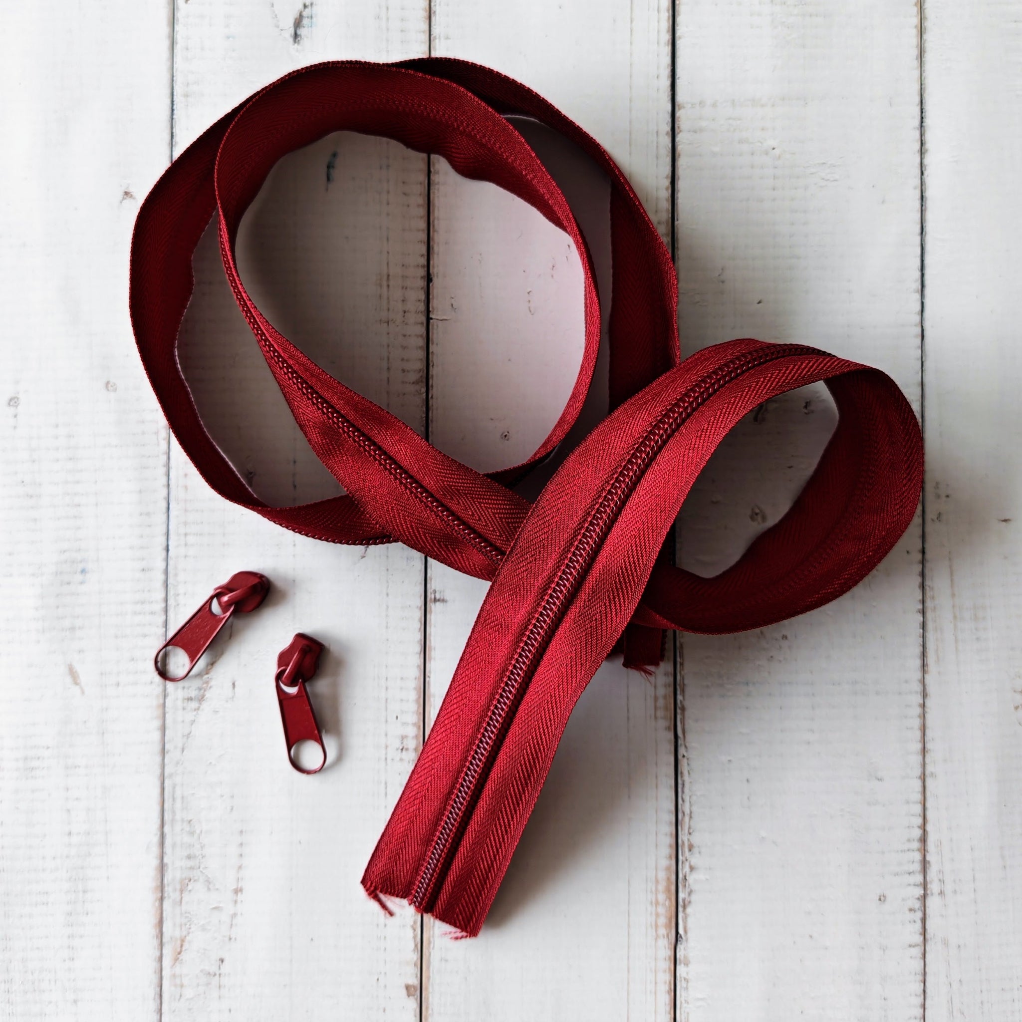 Burgundy zipper with two zip pulls